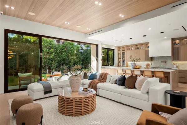 $20,000 | 4245 Bellaire Avenue, Studio City, CA 91604