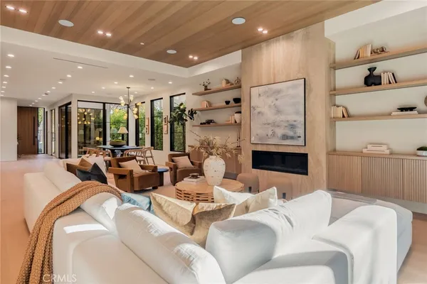 $20,000 | 4245 Bellaire Avenue, Studio City, CA 91604