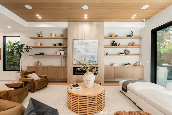 $20,000 | 4245 Bellaire Avenue, Studio City, CA 91604