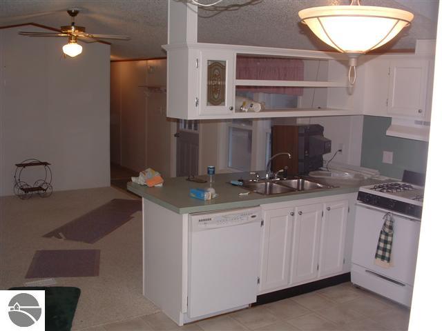 12668 Cinder Road Beulah, MI 49617 - Photo 8 of 15 1698499-7.JPG