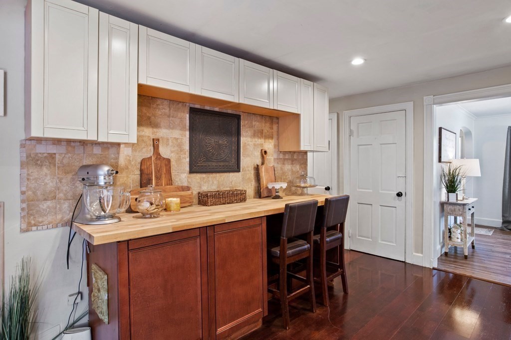 228 Burbank Road Longmeadow, MA 01106 - Photo 4 of 42 Gallery Image 4