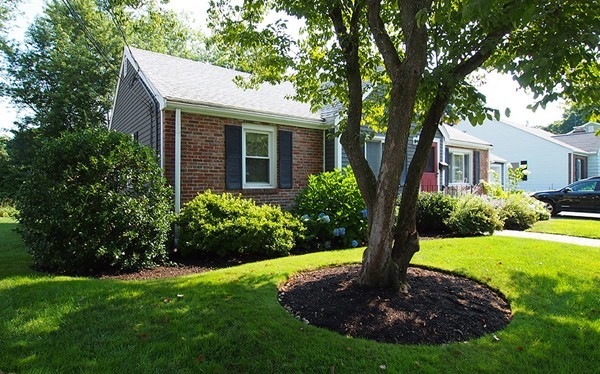 12 May Street Marblehead, MA 01945 - Photo 4 of 22