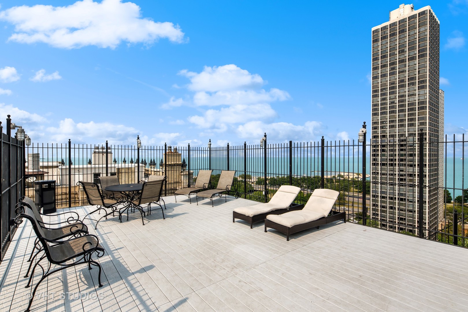1540 North State Parkway, Unit 3D Chicago, IL 60610 - Photo 15 of 15 a roof view with outdoor seating