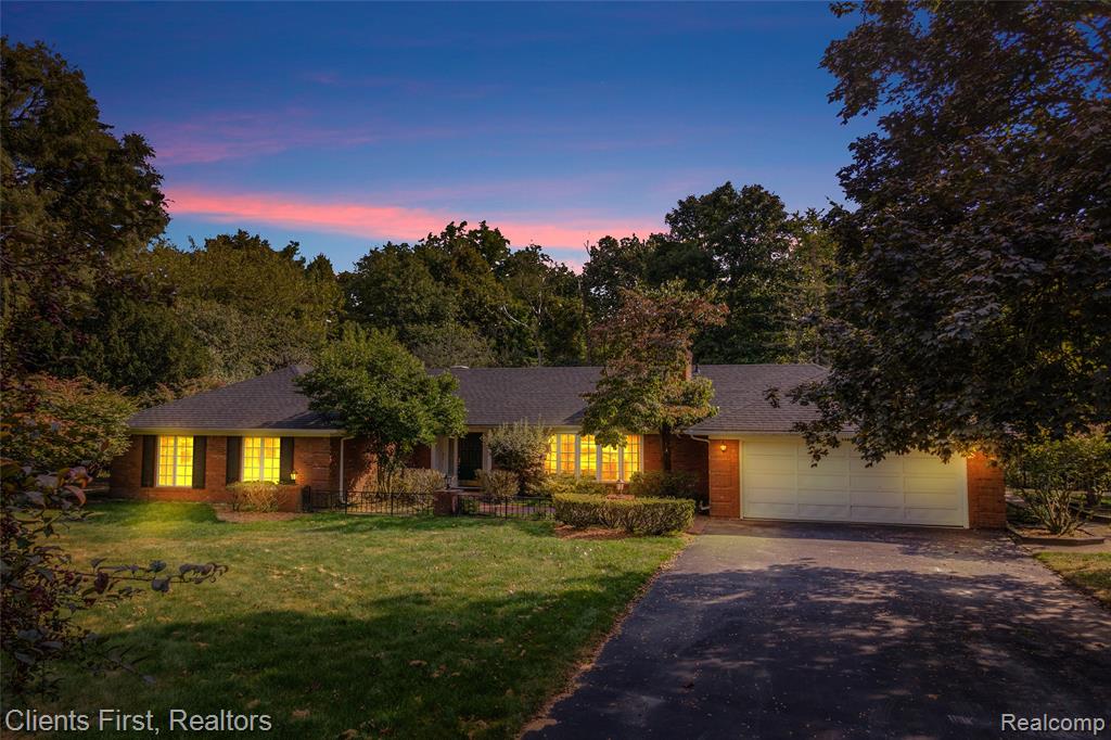 33801 Argonne Road Farmington Hills, MI 48335 - Photo 1 of 32