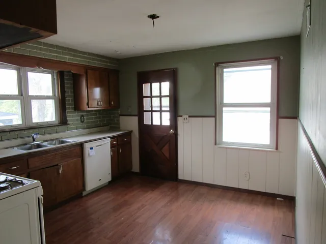 $305,000 | 786 Van Auken Street, Elmhurst, IL 60126