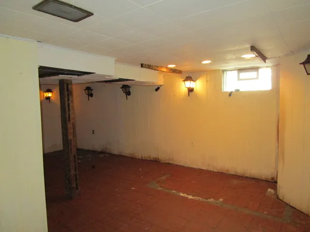 $305,000 | 786 Van Auken Street, Elmhurst, IL 60126