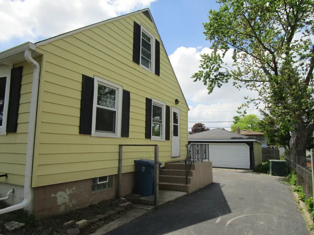 $305,000 | 786 Van Auken Street, Elmhurst, IL 60126