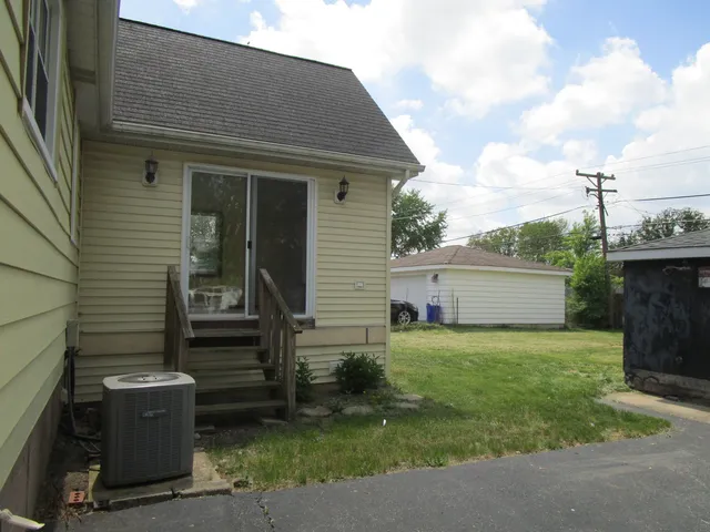 $305,000 | 786 Van Auken Street, Elmhurst, IL 60126