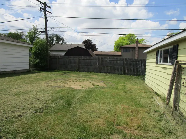 $305,000 | 786 Van Auken Street, Elmhurst, IL 60126