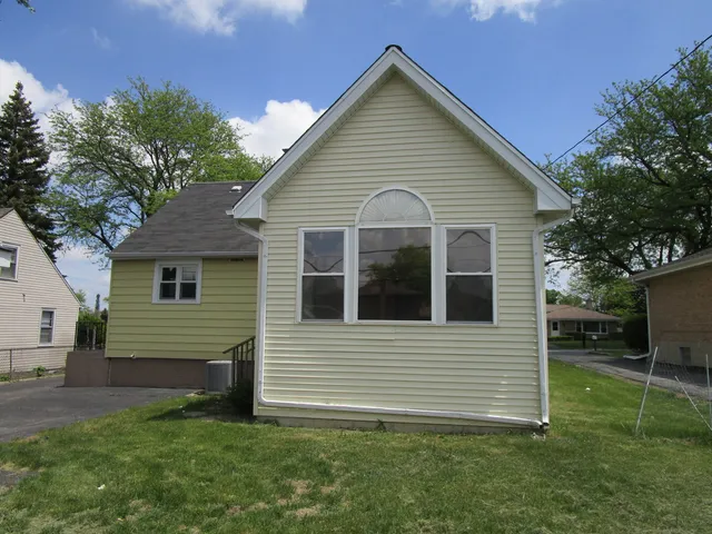 $305,000 | 786 Van Auken Street, Elmhurst, IL 60126