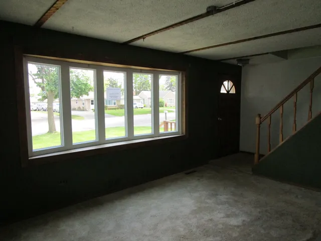 $305,000 | 786 Van Auken Street, Elmhurst, IL 60126