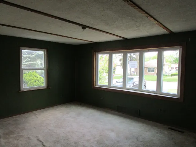 $305,000 | 786 Van Auken Street, Elmhurst, IL 60126