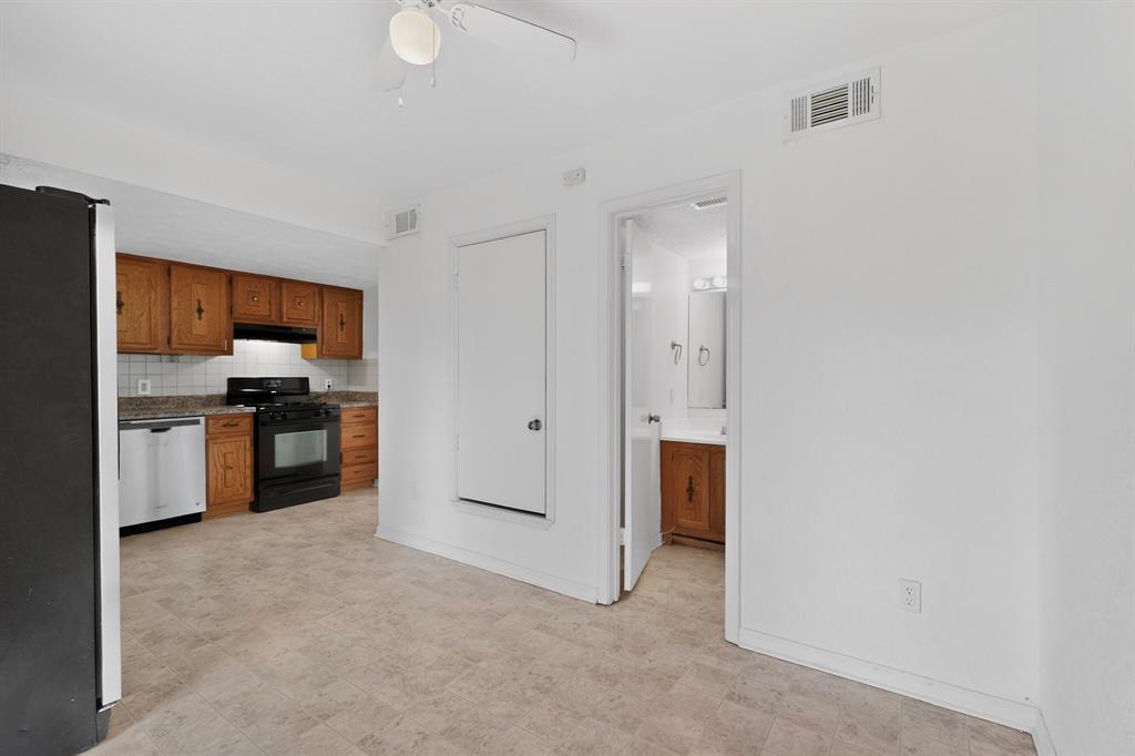 635 Haines Avenue Dallas, TX 75208 - Photo 14 of 36 a kitchen with stainless steel appliances granite countertop a refrigerator and a stove