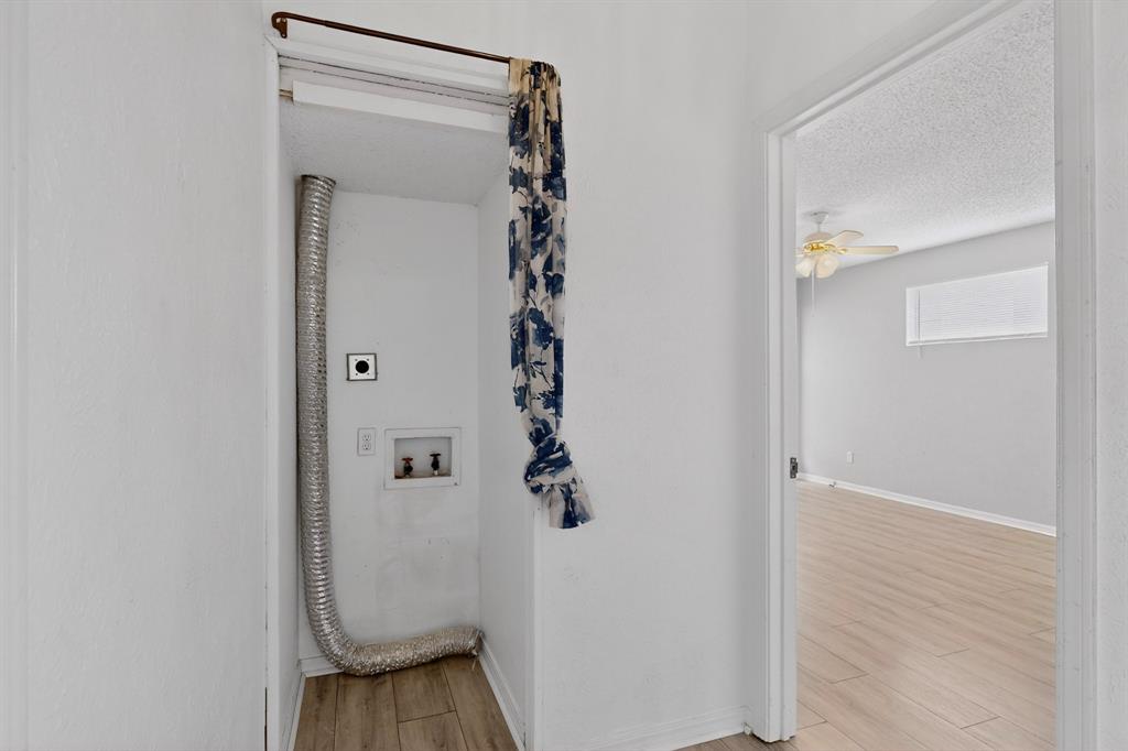635 Haines Avenue Dallas, TX 75208 - Photo 34 of 36 a view of walk in closet
