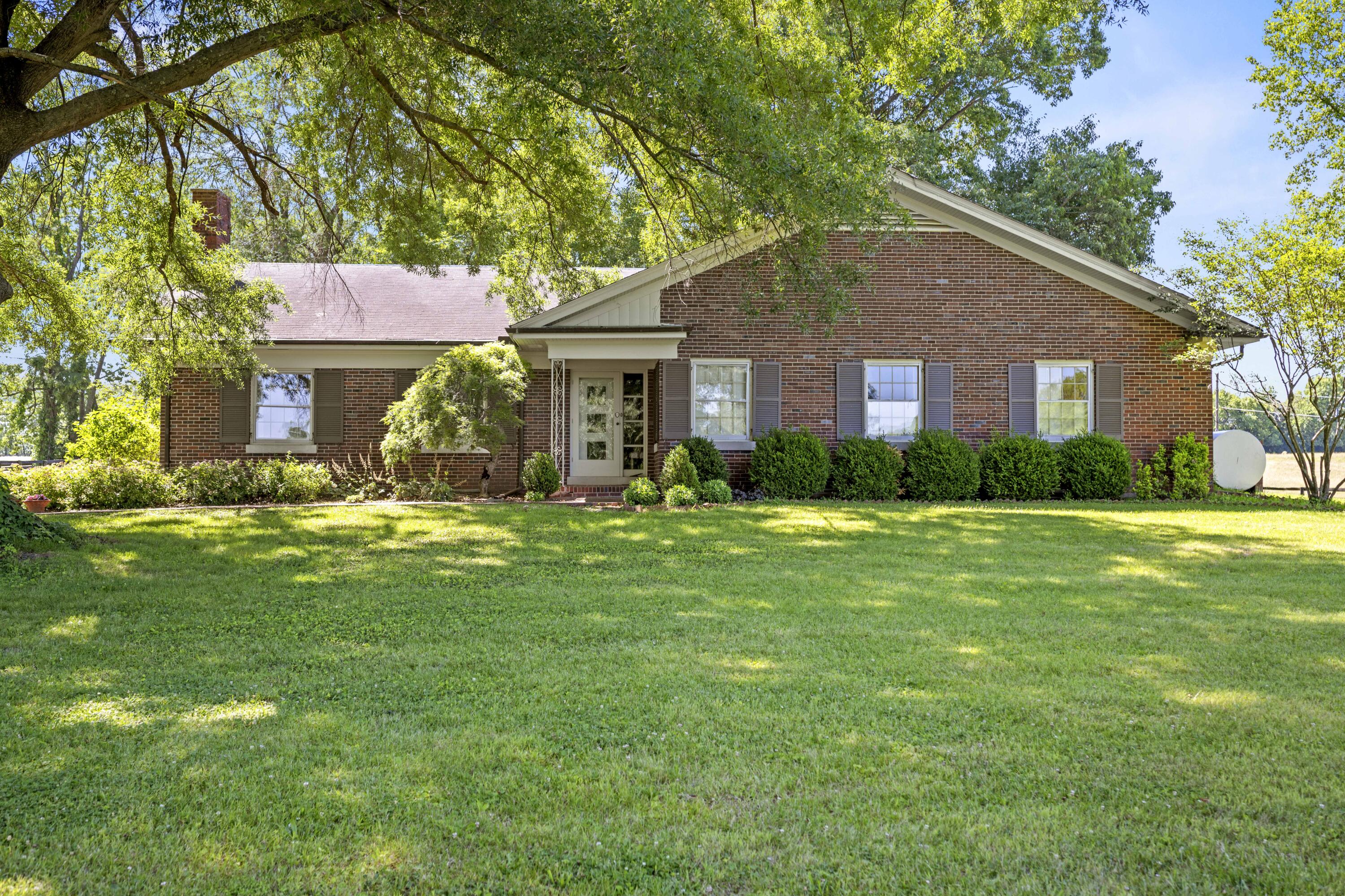 4036 North Cleveland Road Lexington, KY 40516 - Photo 3 of 41 20260603-4036-N-Cleveland-Rd-fh-119