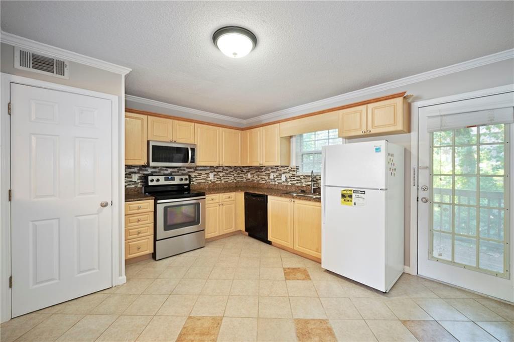 3665 Chestnut Drive, Unit D3 Atlanta, GA 30340 - Photo 5 of 16