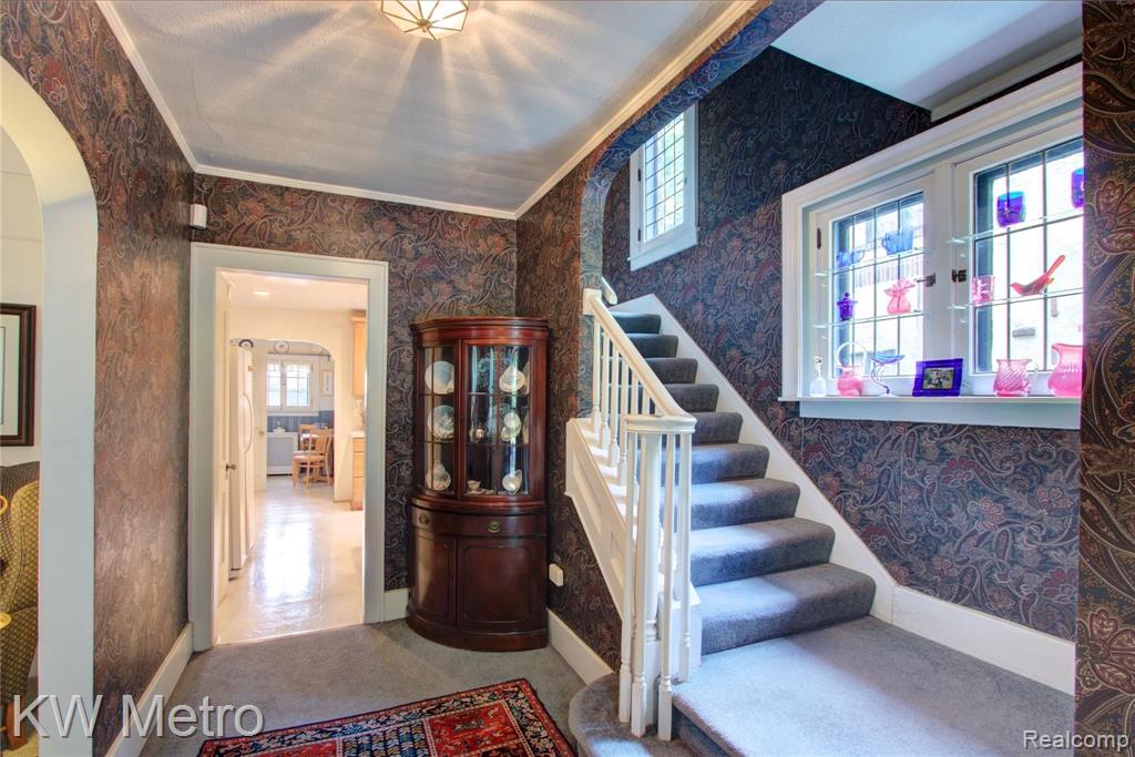 19545 Roslyn Road Detroit, MI 48221 - Photo 8 of 40