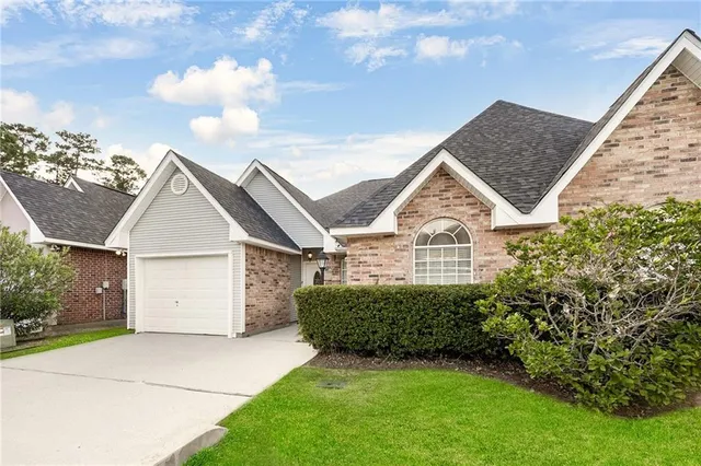 $235,000 | 320 Libra Avenue, Unit B, Mandeville, LA 70471