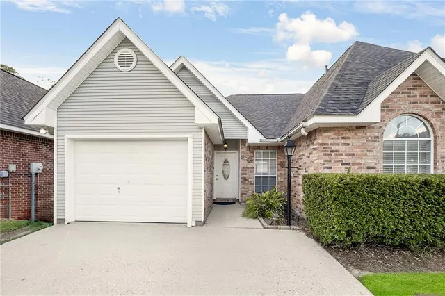 $235,000 | 320 Libra Avenue, Unit B, Mandeville, LA 70471