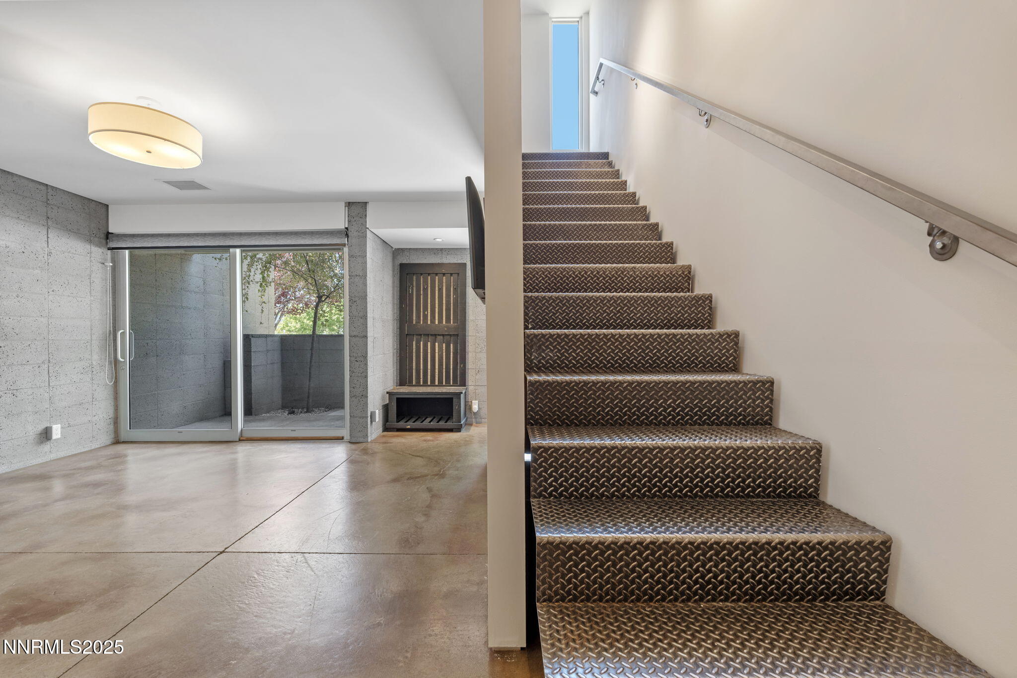 880 South Center Street Reno, NV 89501 - Photo 7 of 54 a view of entryway and hall with a rug