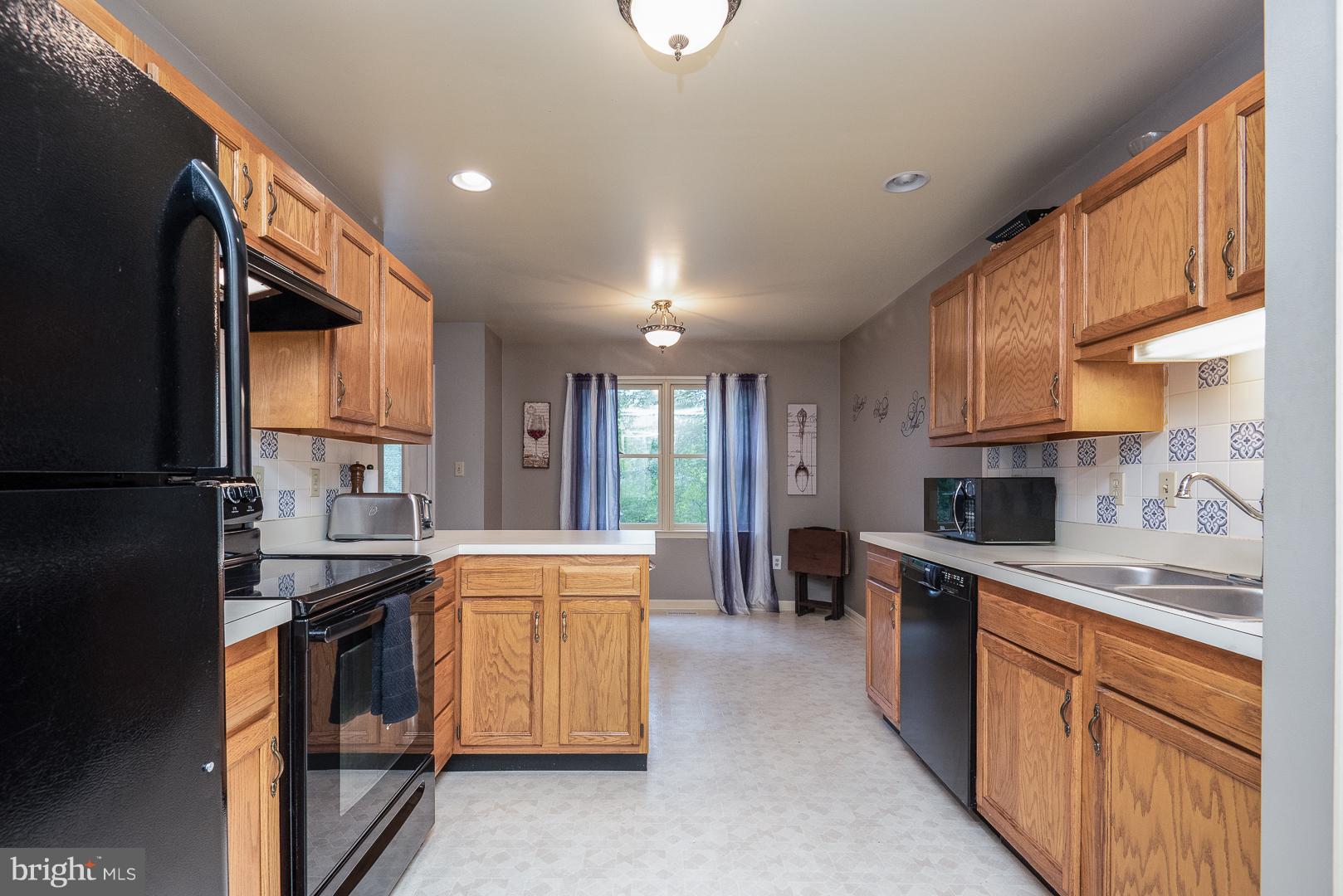 3 Cresthill Court Ruther Glen, VA 22546 - Photo 11 of 23 Kitchen