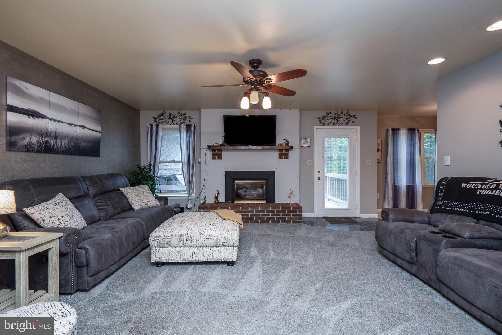 3 Cresthill Court Ruther Glen, VA 22546 - Photo 5 of 23 Family Room