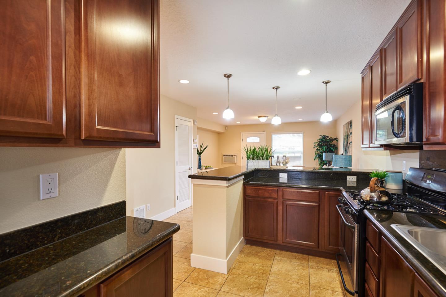 2002 West Middlefield Road, Unit 2 Mountain View, CA 94043 - Photo 8 of 15 Gallery Image 8