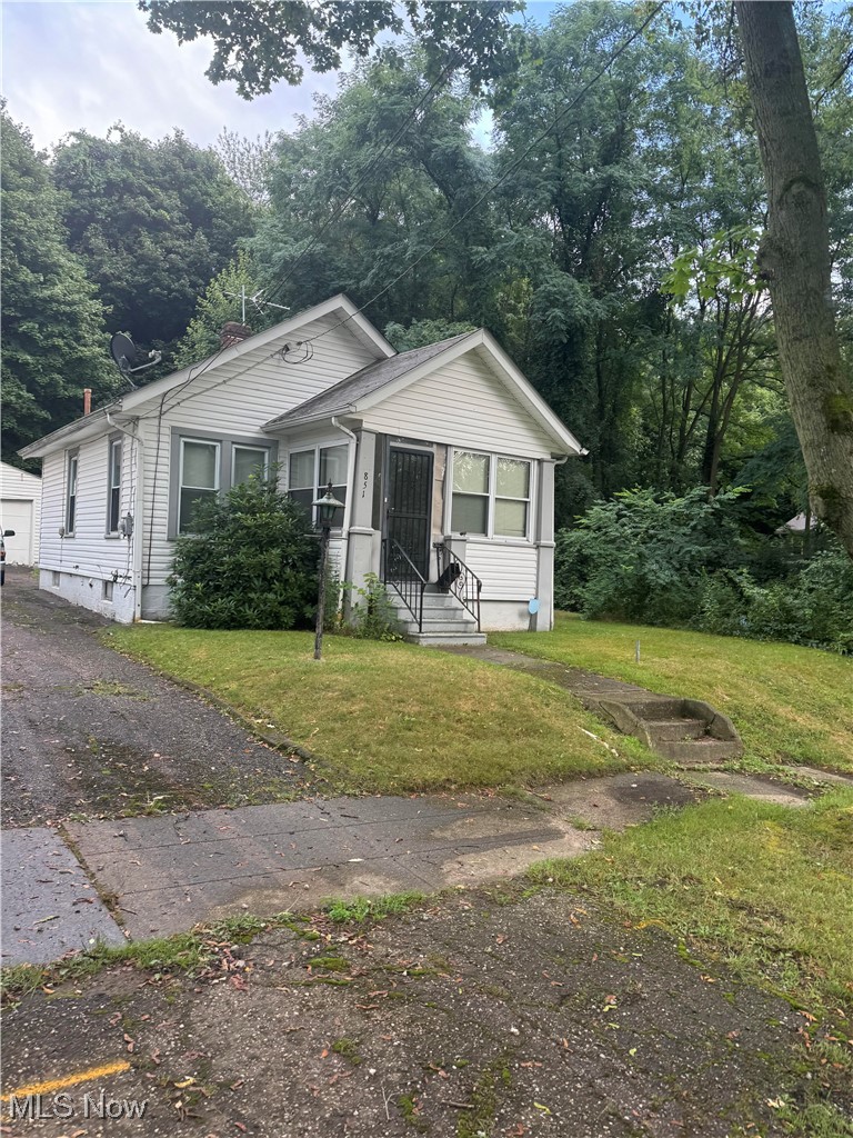 851 Springdale Street Akron, OH 44310 - Photo 22 of 22 View of front facade with a front lawn