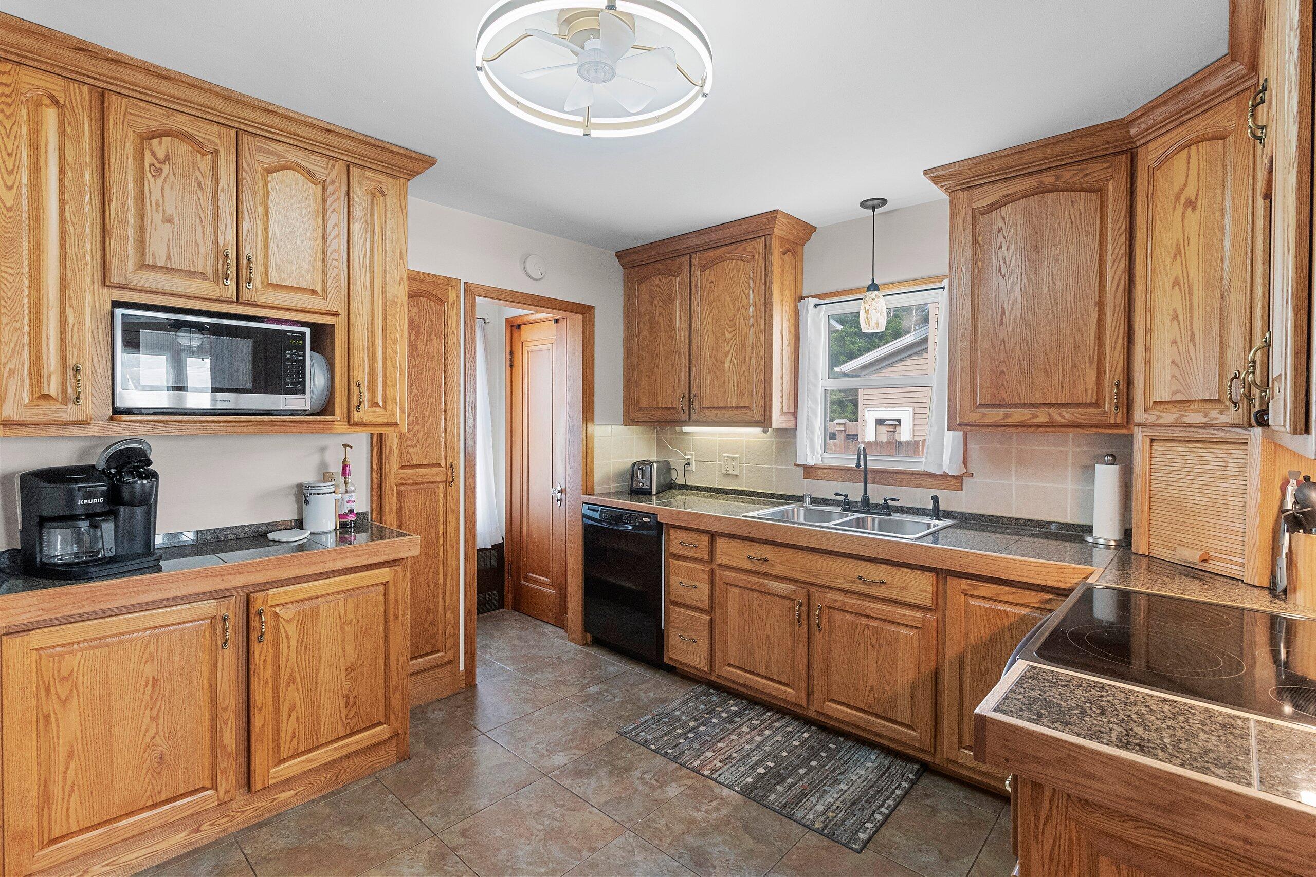 1710 24th Street Two Rivers, WI 54241 - Photo 11 of 50 040-171024thStreet-TwoRivers-WI-54241-SM