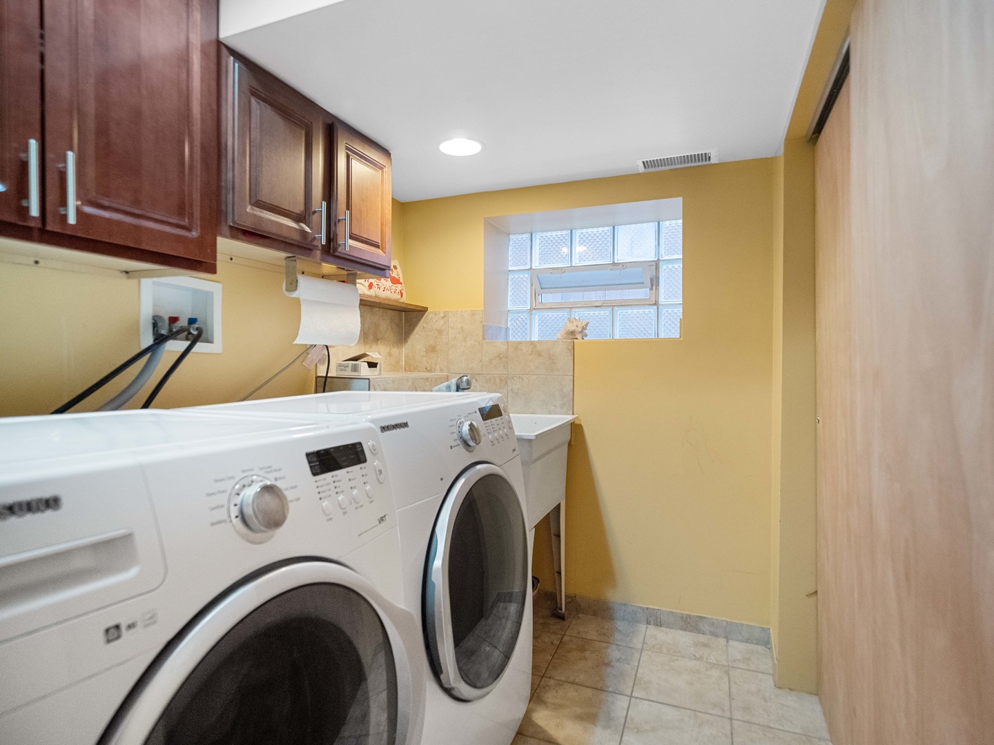 3306 North Nottingham Avenue Chicago, IL 60634 - Photo 16 of 25 a utility room with dryer and washer