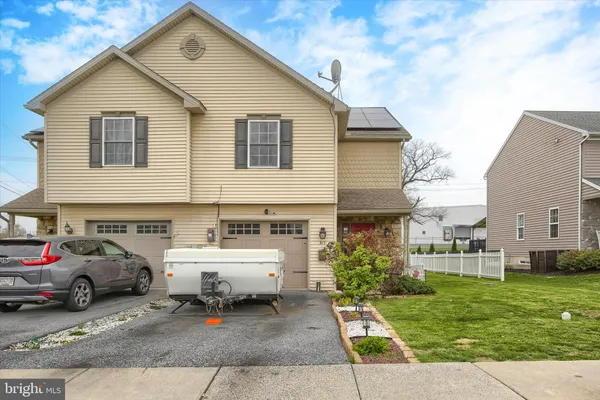 a view of a car park in front of house