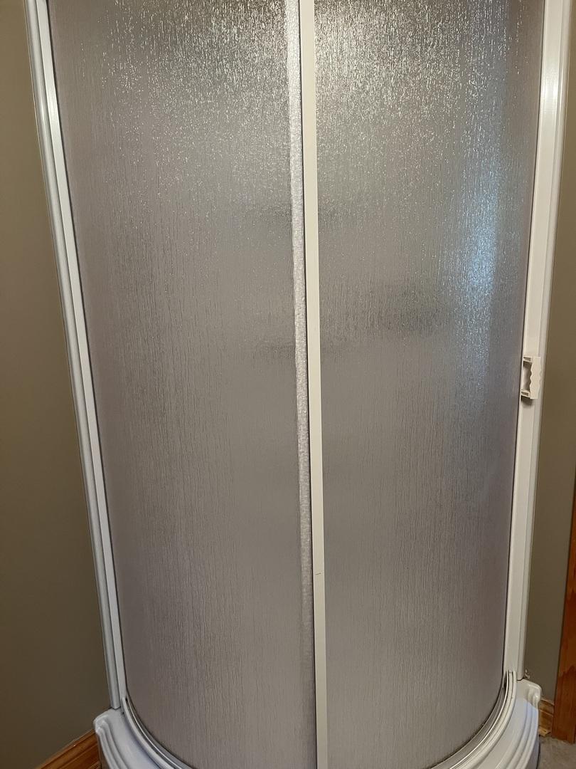 423 Mallard Point Drive Danville, IL 61834 - Photo 20 of 40 close up of a white marble wall