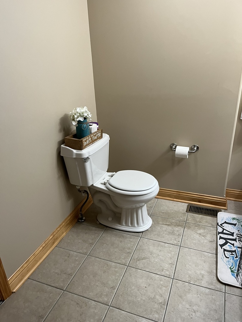 423 Mallard Point Drive Danville, IL 61834 - Photo 22 of 40 a bathroom with a toilet and a sink