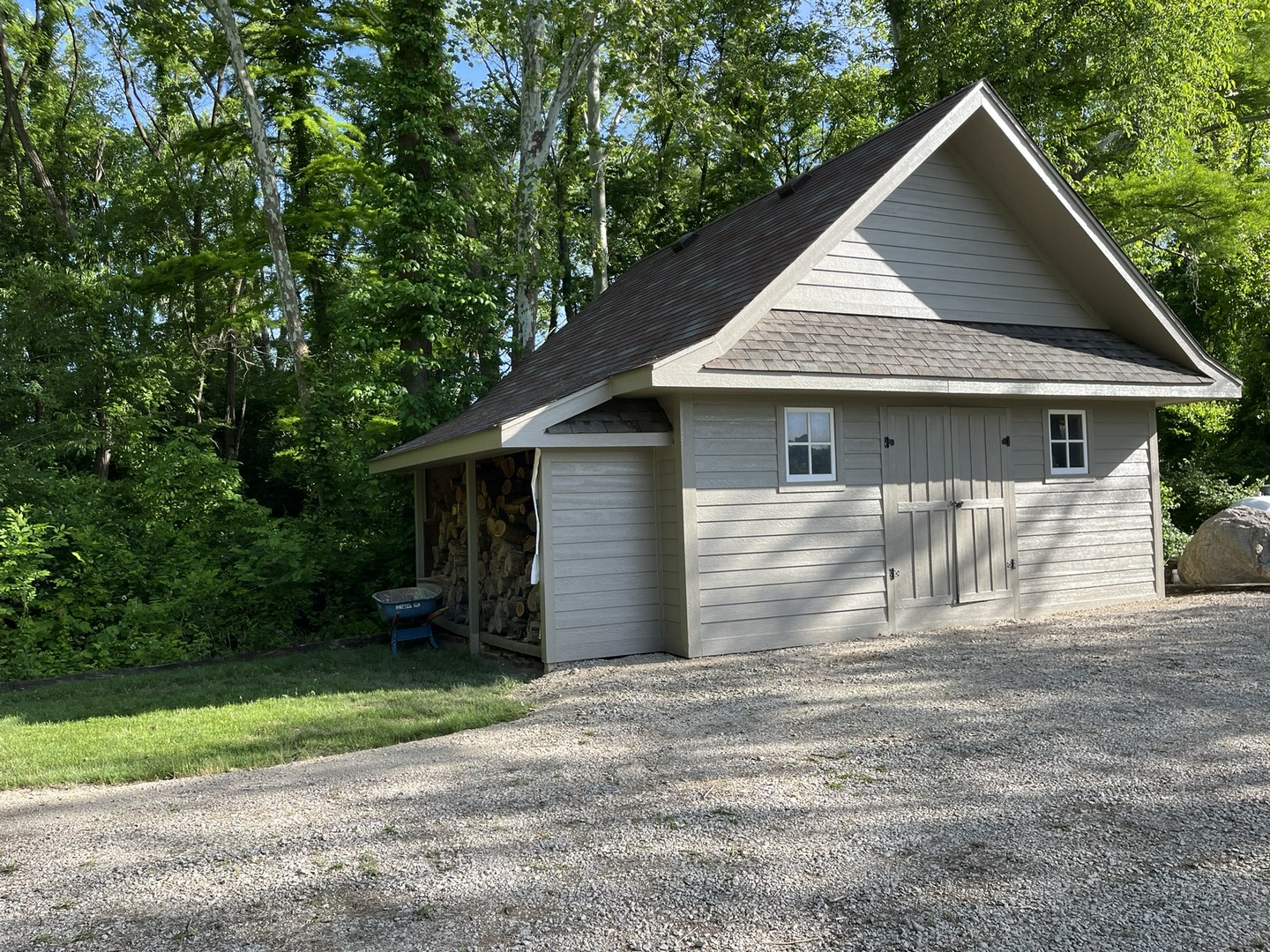 423 Mallard Point Drive Danville, IL 61834 - Photo 34 of 40 a front view of a house with garden