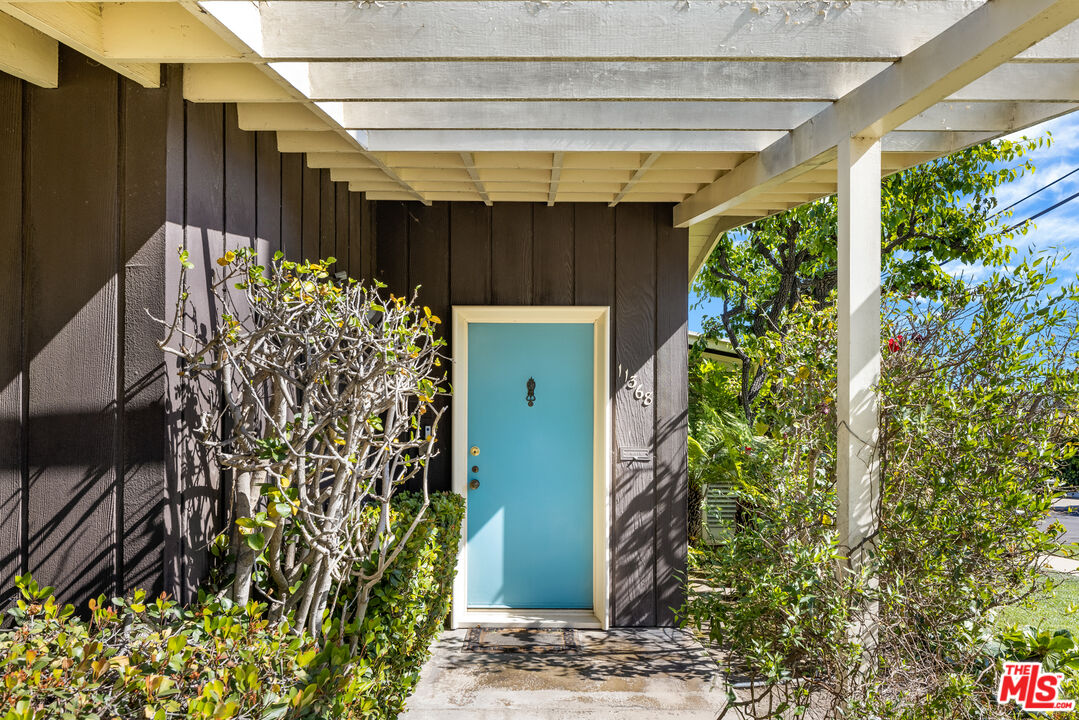 11368 Berwick Street Los Angeles, CA 90049 - Photo 2 of 31 a view of a entryway door of the house