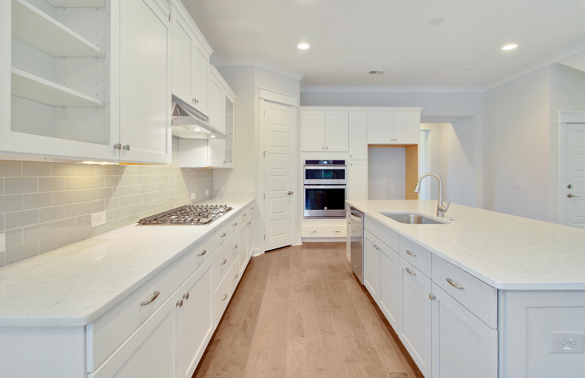 1079 Lyle Way Mount Pleasant, SC 29466 - Photo 4 of 33 Kitchen