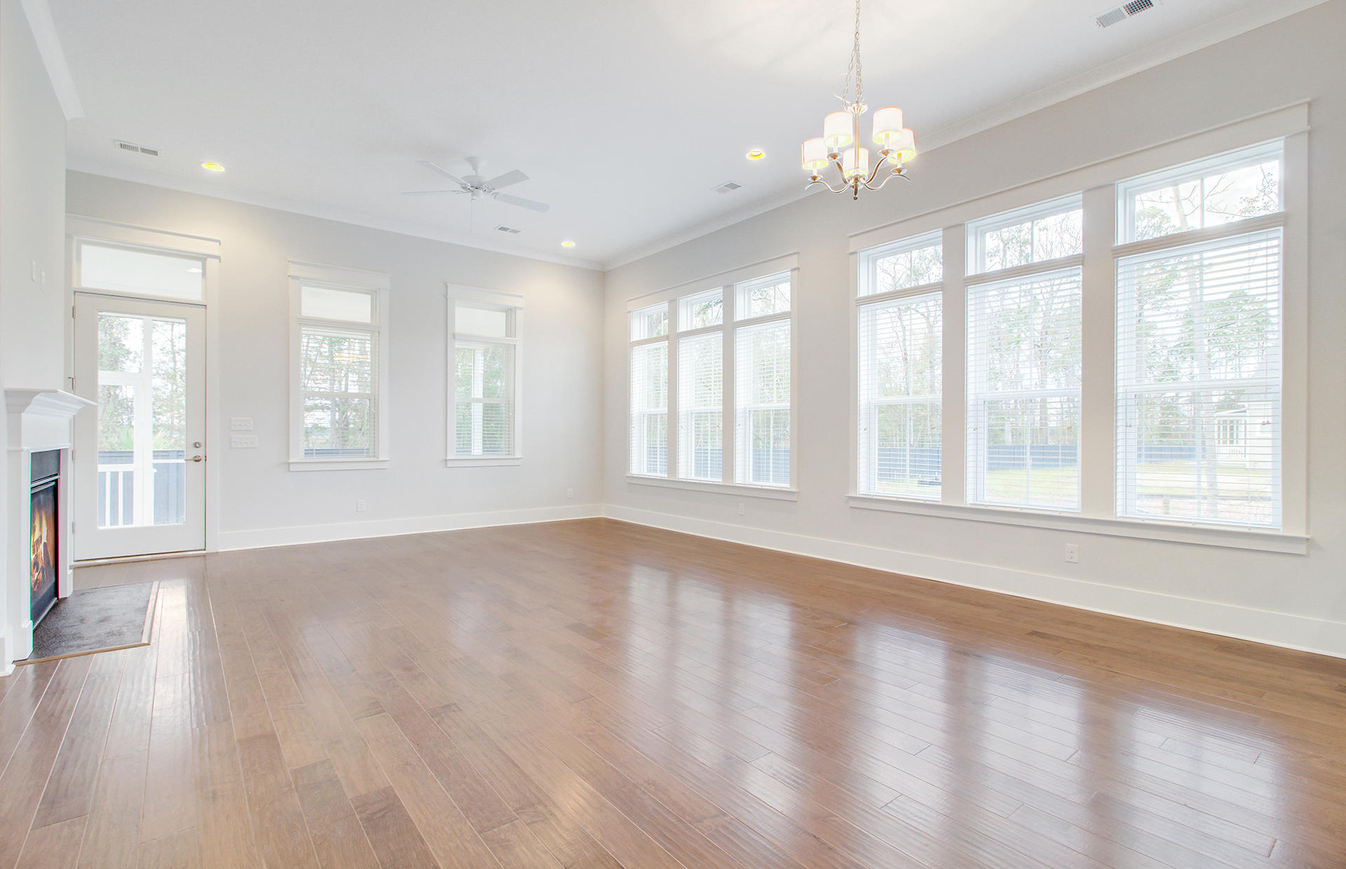 1079 Lyle Way Mount Pleasant, SC 29466 - Photo 10 of 33 Family Room