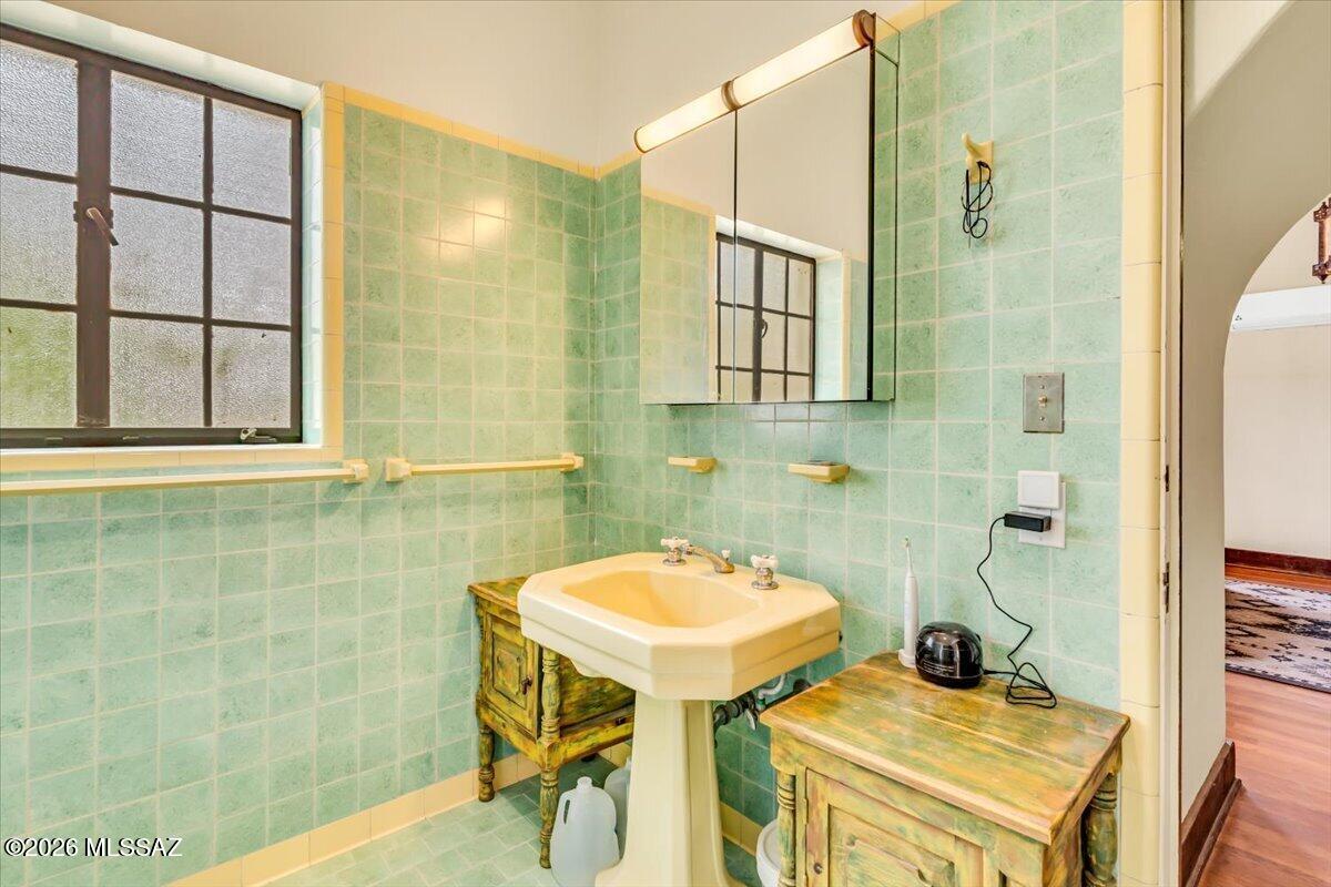 277-290 Canelo Road Elgin, AZ 85611 - Photo 20 of 49 Main Primary Bath