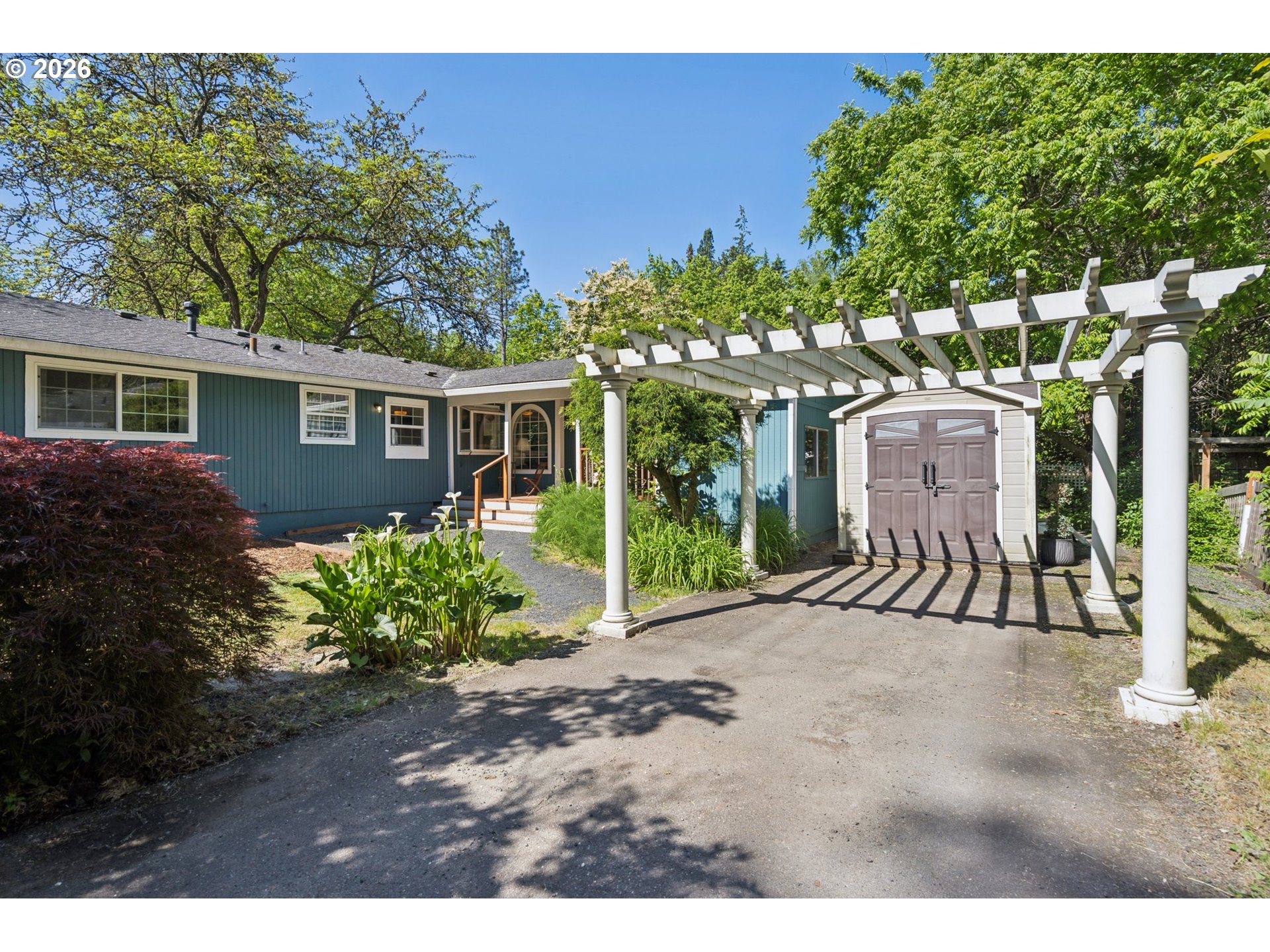 10835 Southwest 39th Avenue Portland, OR 97219 - Photo 2 of 43