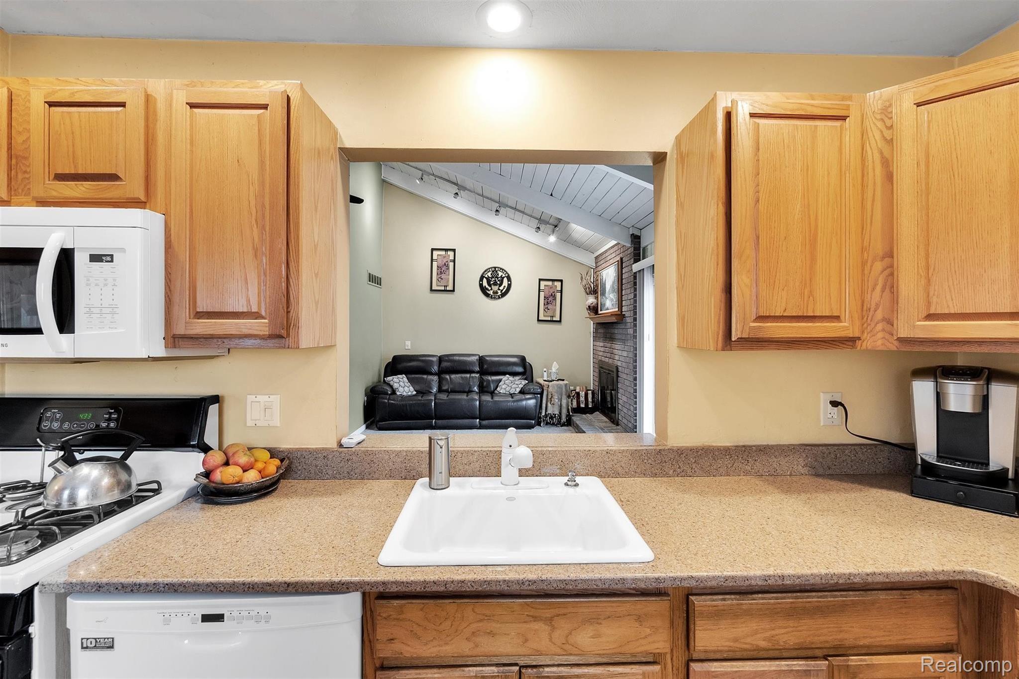 43425 Hanford Road Canton, MI 48187 - Photo 9 of 35 09-43425-Hanford-Rd-WindowStill-Real-Estate-Photography-9.jpg