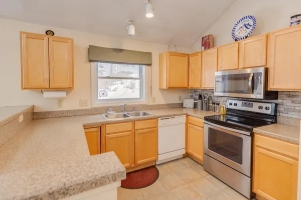 $635,000 | 5 Hillside Circle, Unit 1, Lincoln, NH 03251