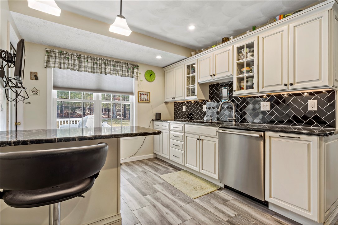 50 Cobblestone Terrace Coventry, RI 02816 - Photo 16 of 44