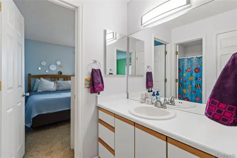 a en suite bathroom with a sink and a mirror