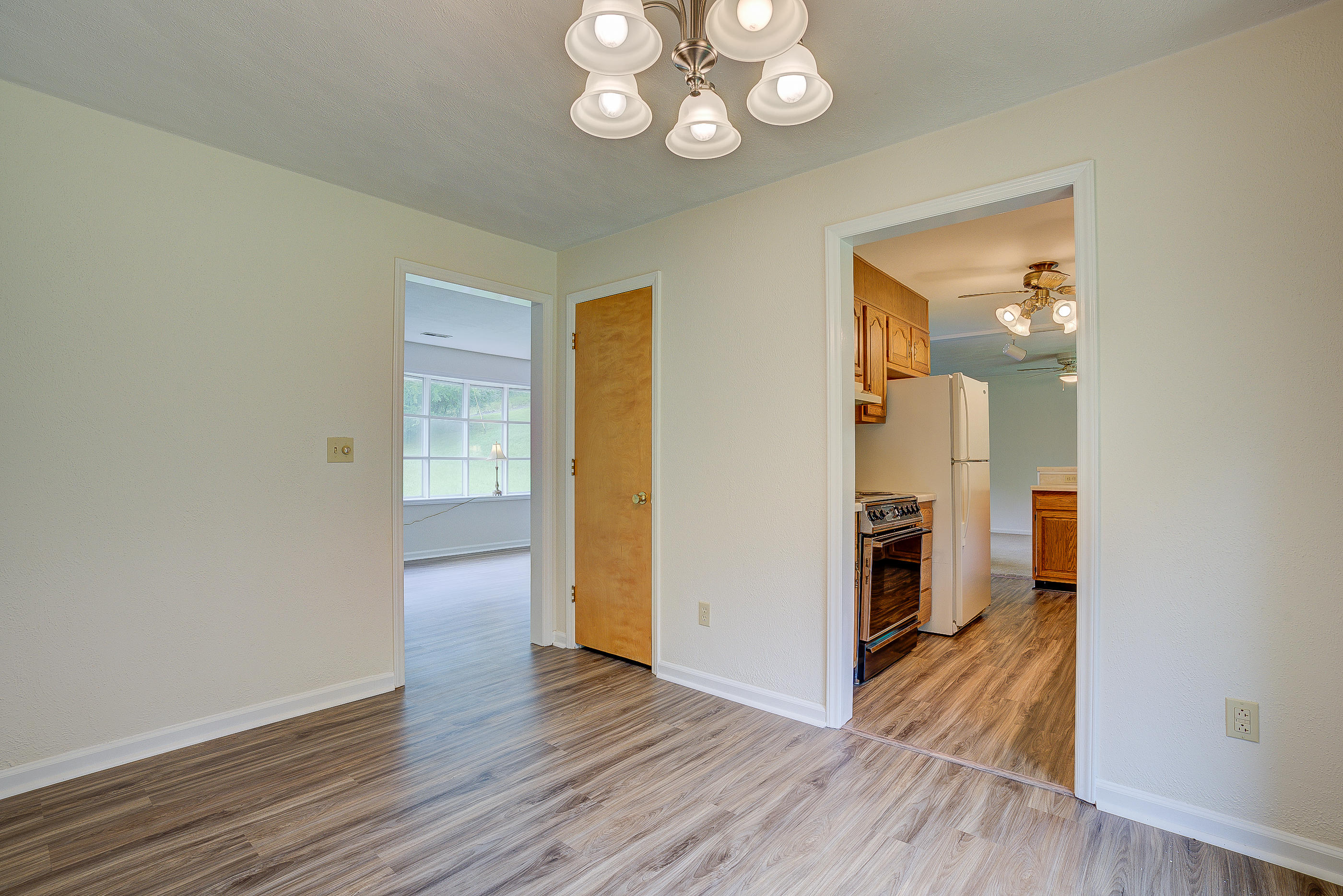 6033 Country Homes Road Roanoke, VA 24018 - Photo 18 of 30 39