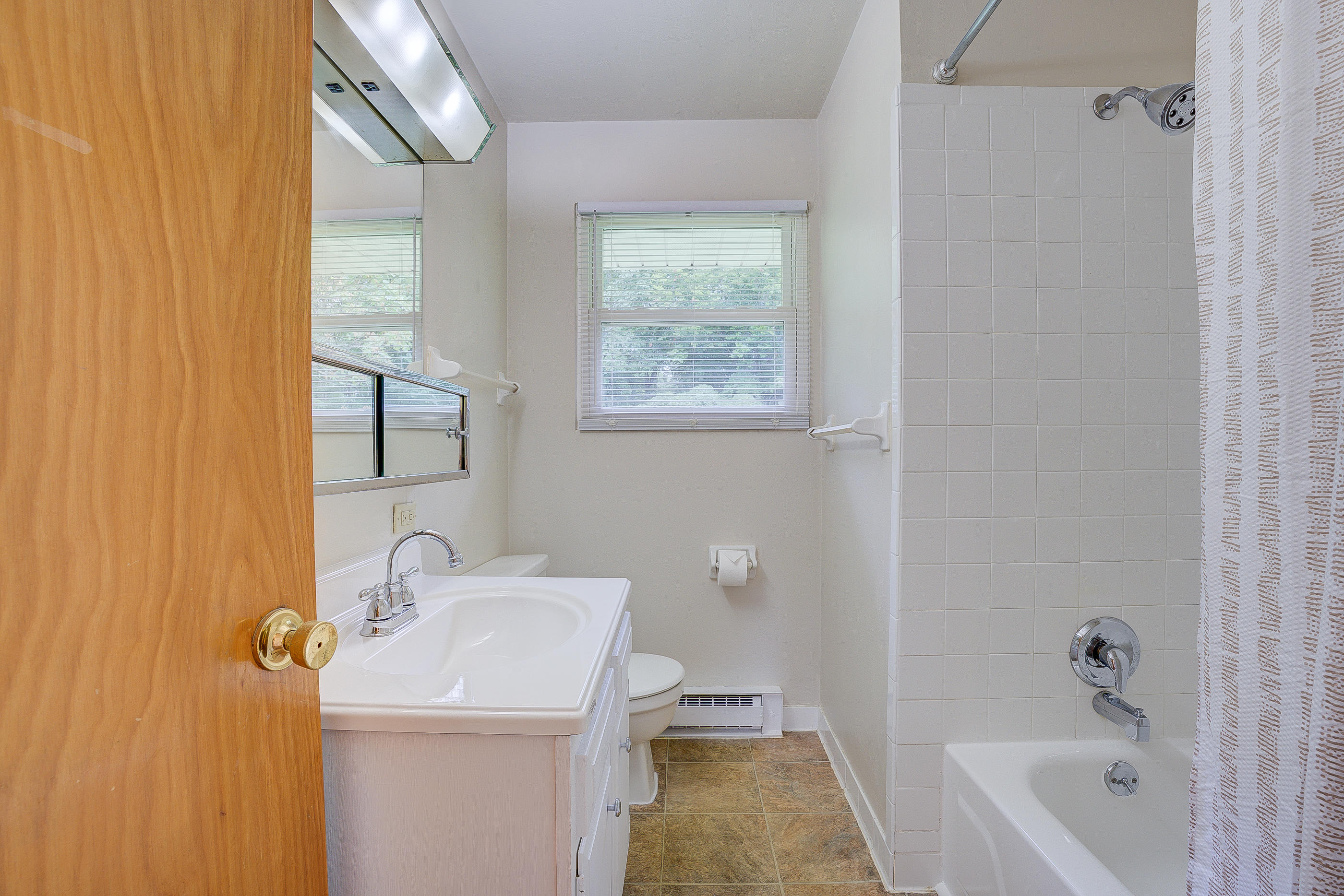 6033 Country Homes Road Roanoke, VA 24018 - Photo 19 of 30 40
