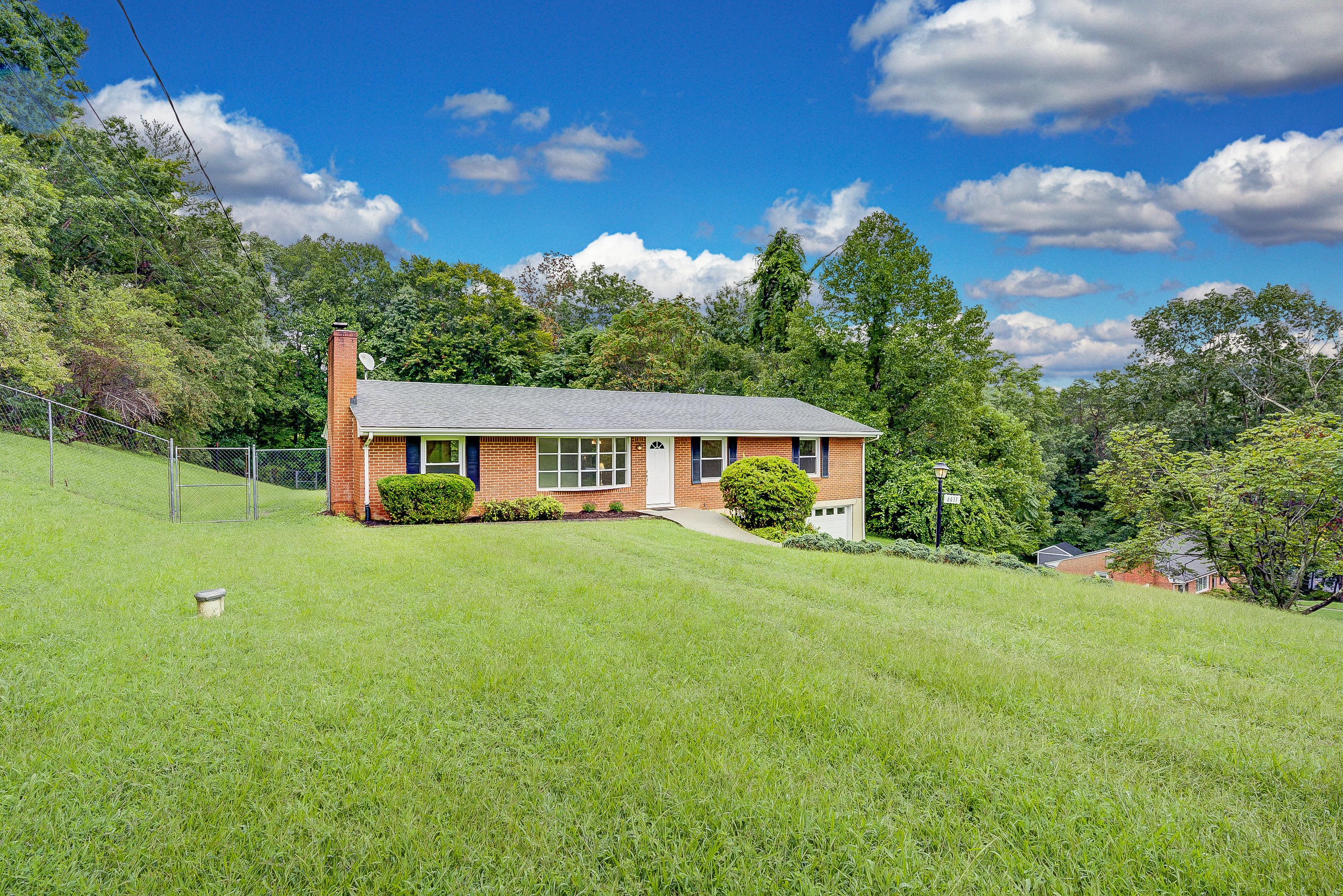 6033 Country Homes Road Roanoke, VA 24018 - Photo 3 of 30 05
