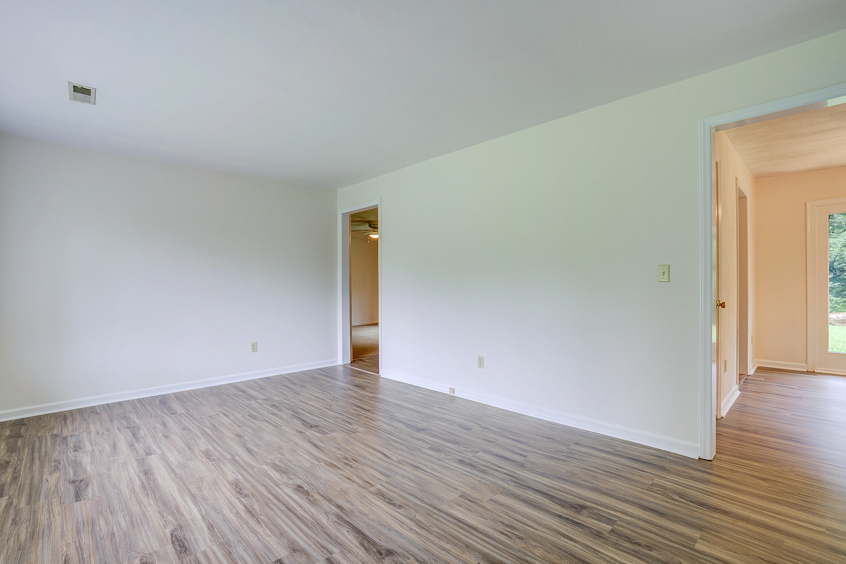 6033 Country Homes Road Roanoke, VA 24018 - Photo 5 of 30 07