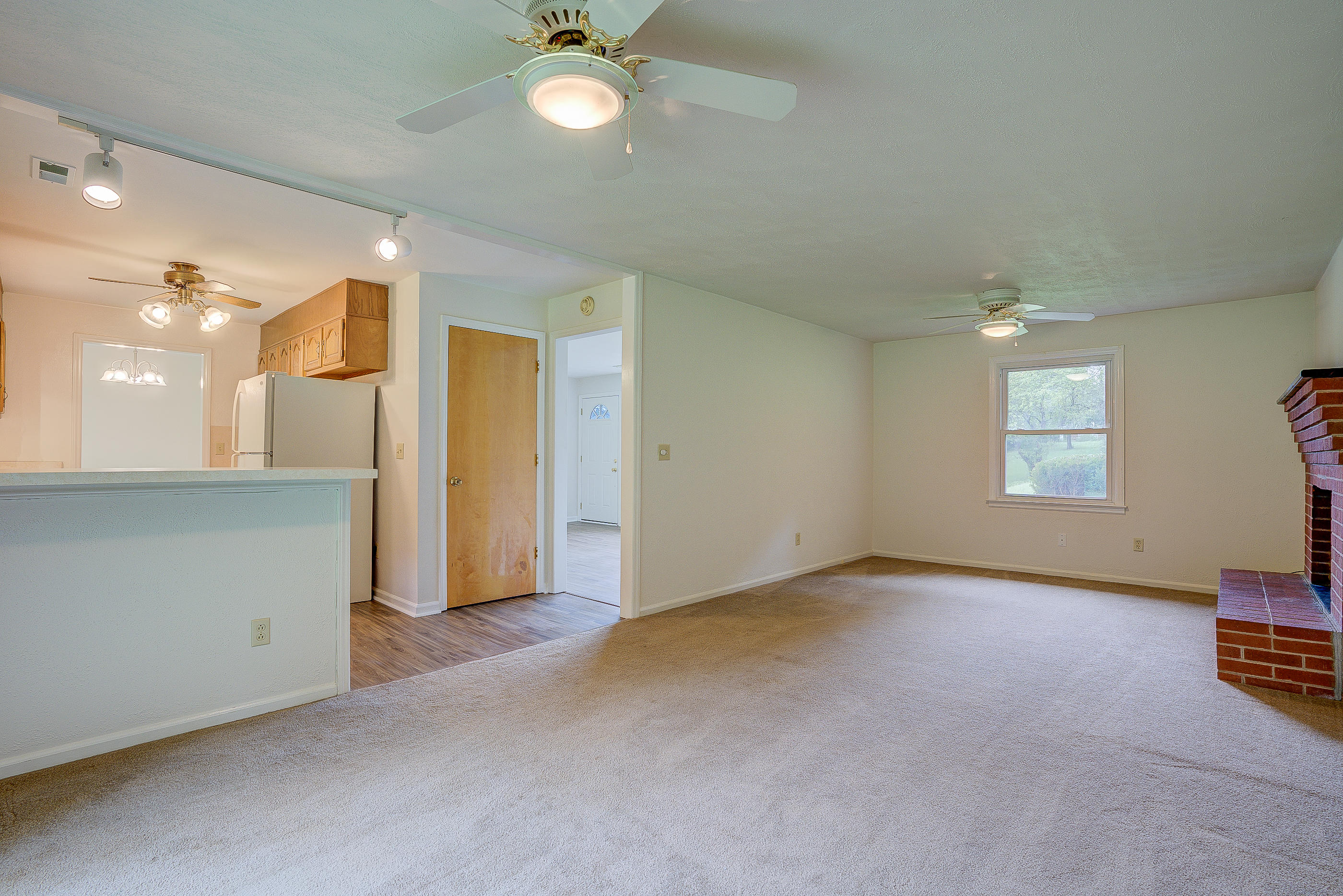 6033 Country Homes Road Roanoke, VA 24018 - Photo 9 of 30 18