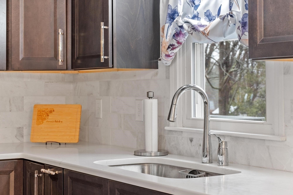 225 Leominster Road Lunenburg, MA 01462 - Photo 6 of 38