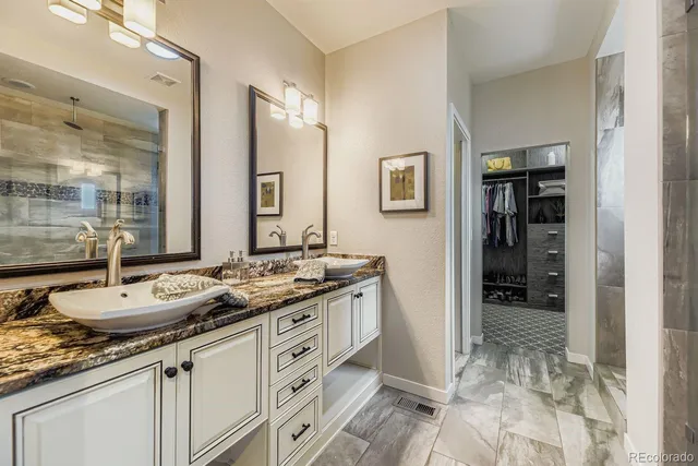 a en suite bathroom with a toilet